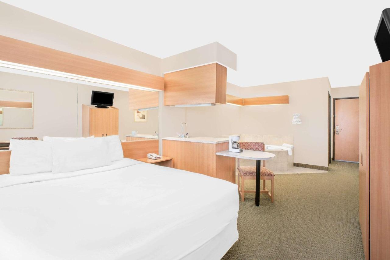 Queen Suite - Non-Smoking at Microtel Inn & Suites by Wyndham Colfax/Newton
