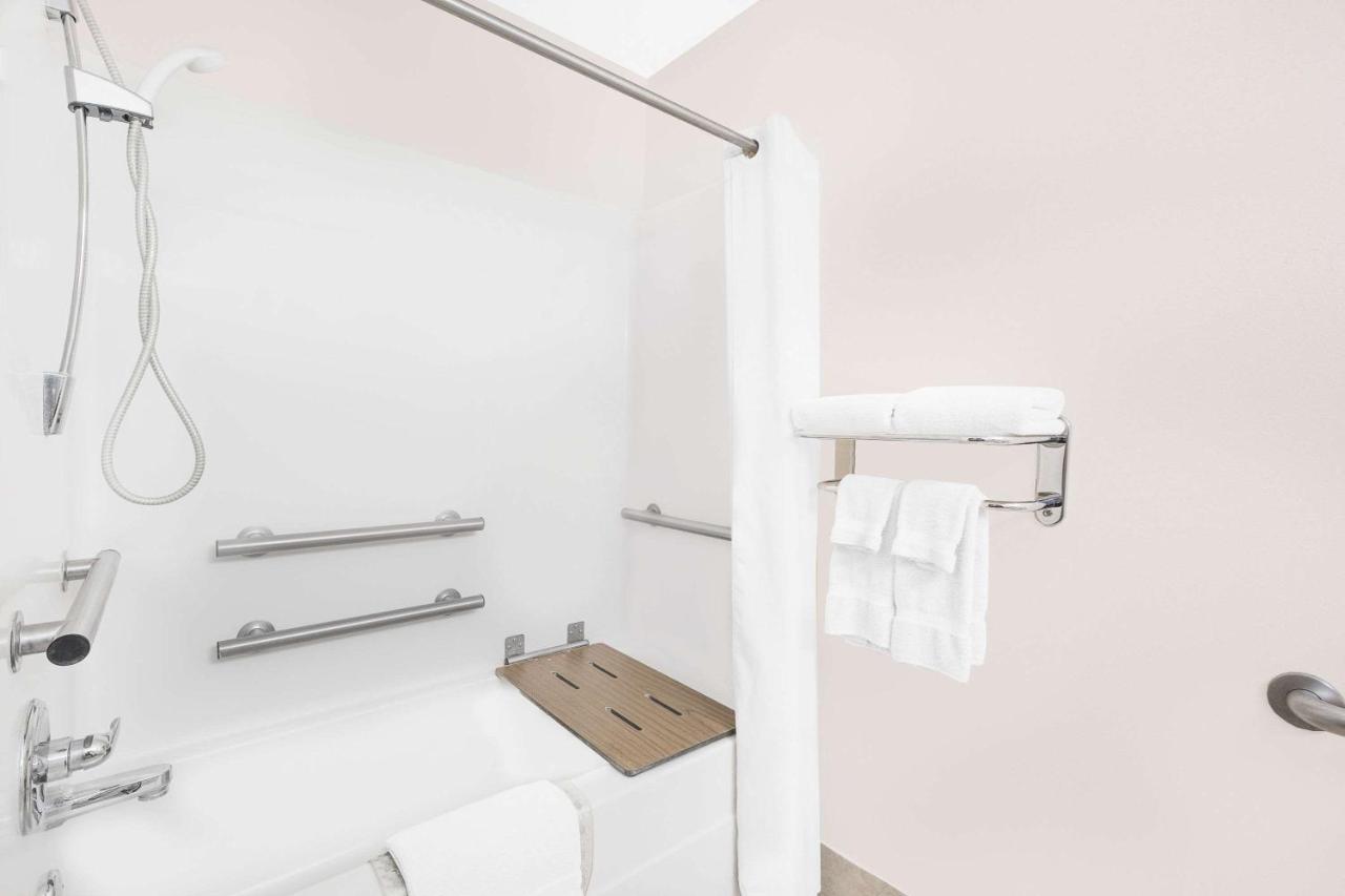 Queen Room - Disability Access/Non-Smoking at Microtel Inn & Suites by Wyndham Colfax/Newton