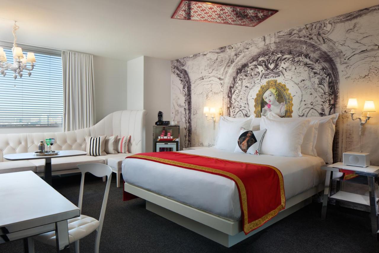 Alexandria Deluxe King at Hilton Grand Vacations Club on the Las Vegas Strip