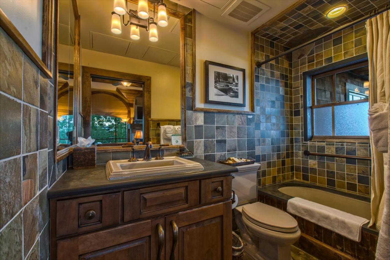 Queen Suite with Lake View - Sugar Pine at West Shore Cafe and Inn