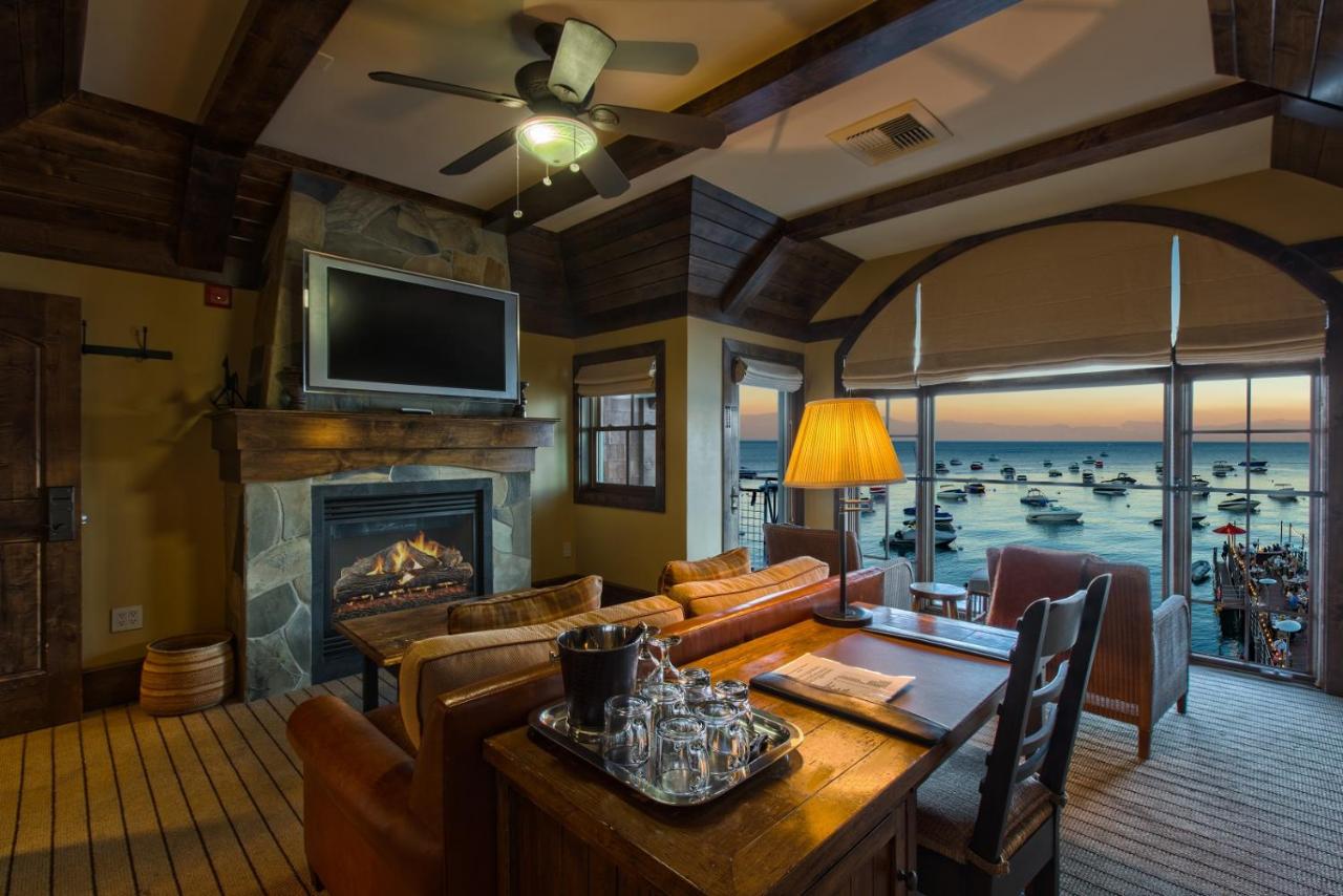King suite with lake view - Marlette at West Shore Cafe and Inn