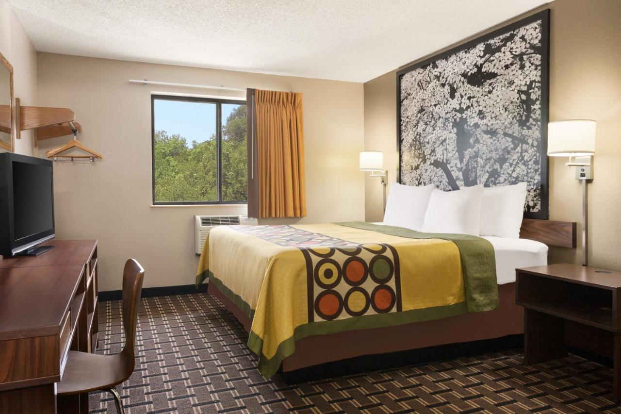 One-Bedroom King Suite - Non-Smoking at Super 8 by Wyndham Mayfield