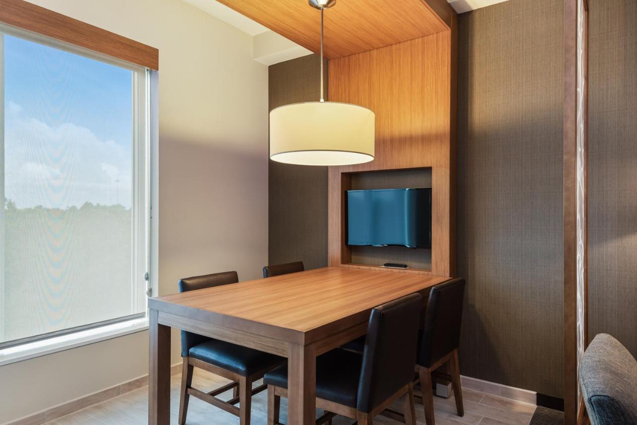 One-Bedroom Suite - Disability Access at Hyatt Place Tampa/Wesley Chapel