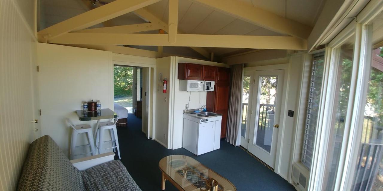Deluxe Suite with Sea View at Asticou Inn