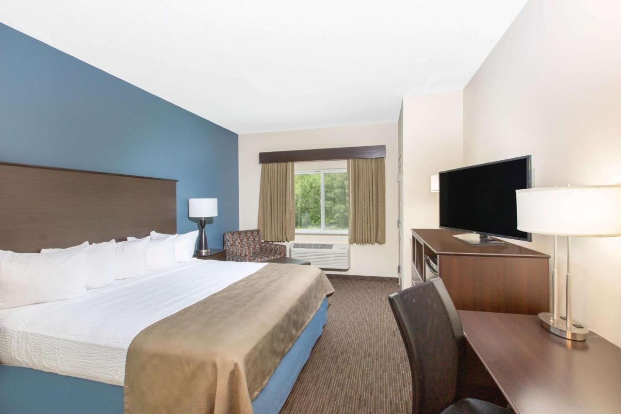 Executive King Studio Suite - Non-Smoking at AmericInn by Wyndham Humboldt