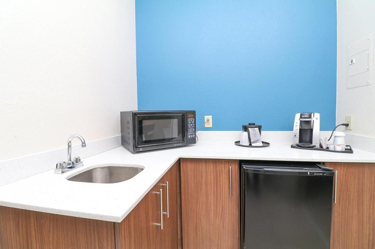 King Suite with Whirlpool at Holiday Inn Express Hotel & Suites Greenville by IHG