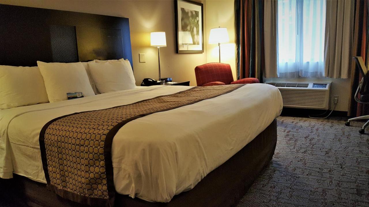 King Room - Non-Smoking at Baymont by Wyndham Belleville Airport Area