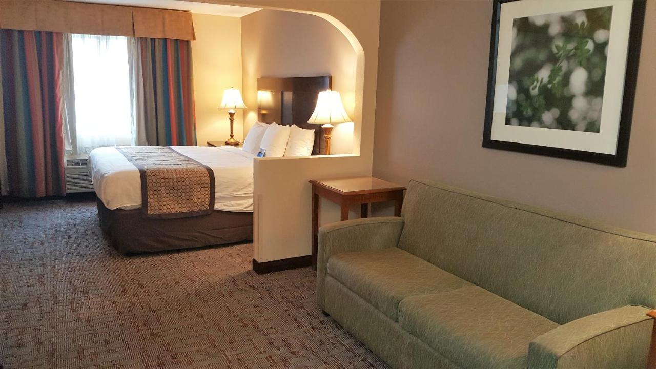 King Studio Suite - Non-Smoking at Baymont by Wyndham Belleville Airport Area