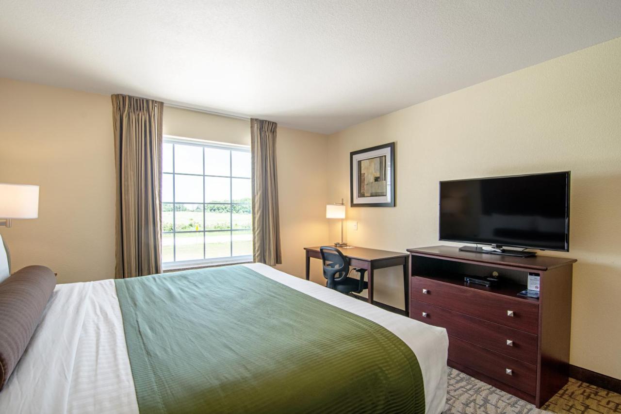 King Room at Cobblestone Hotel & Suites - Paxton