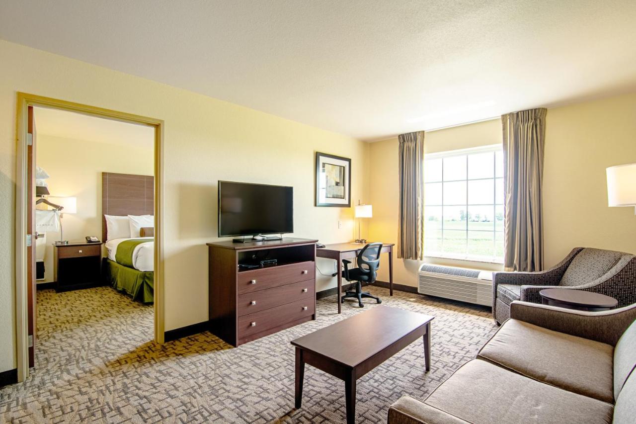 Superior Suite at Cobblestone Hotel & Suites - Paxton