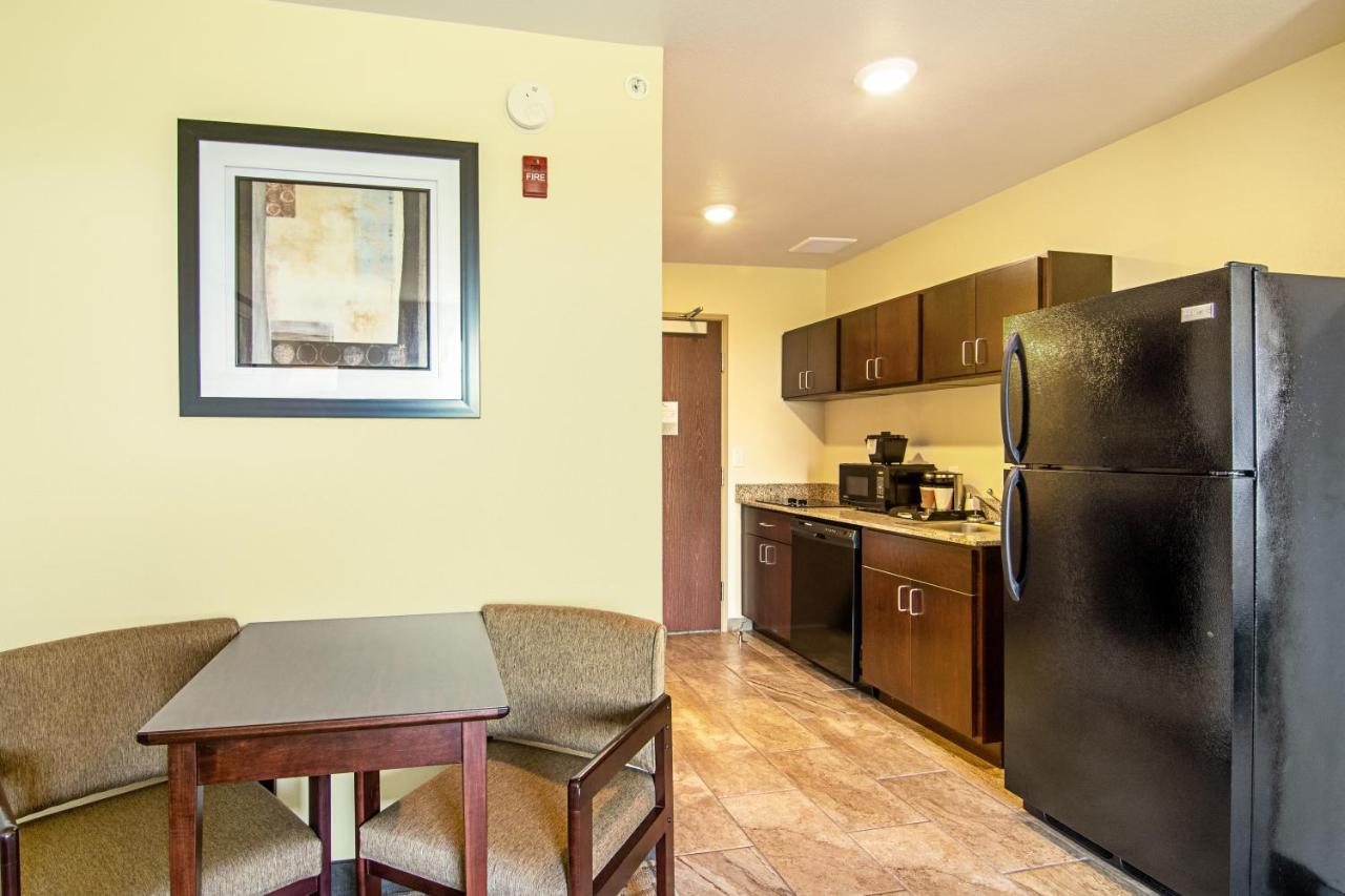 Superior Suite at Cobblestone Hotel & Suites - Paxton