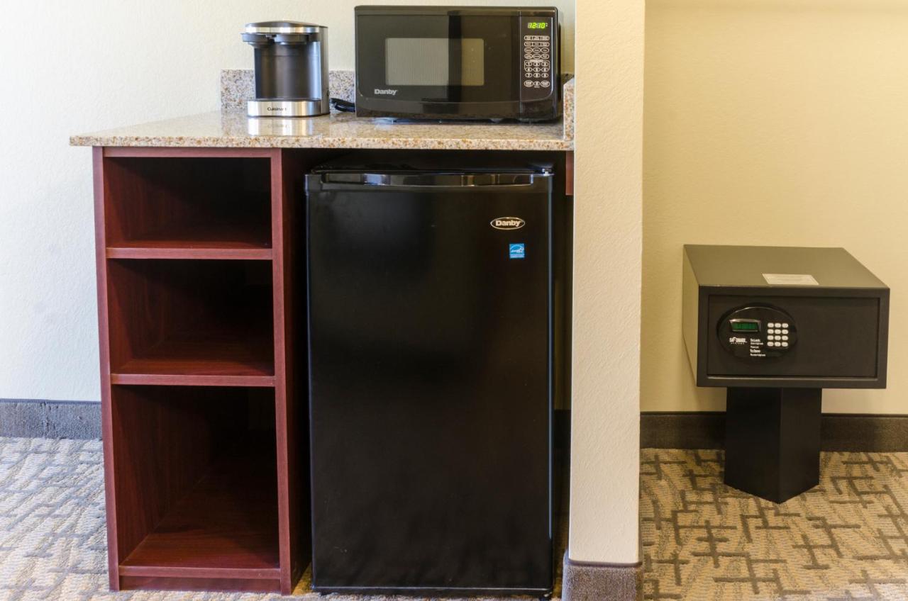 King Room at Cobblestone Hotel & Suites - Paxton
