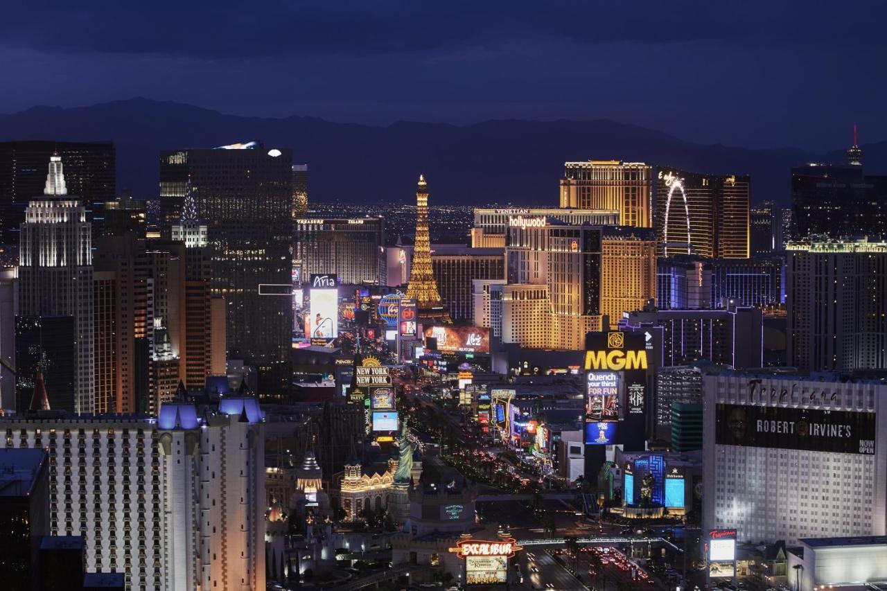 King Room with Strip View at Four Seasons Hotel Las Vegas
