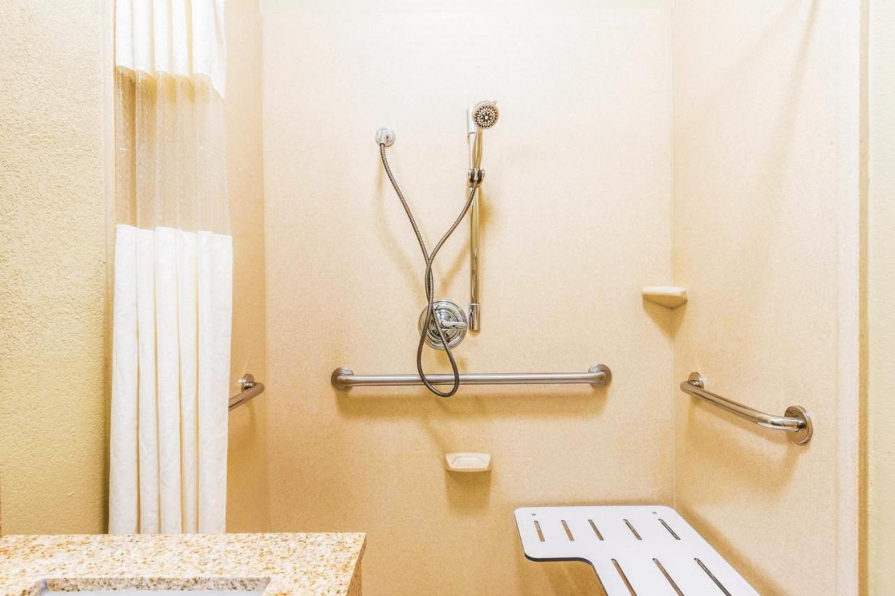 King Room - Disability Access - Non-Smoking at Days Inn & Suites by Wyndham Mineral Wells