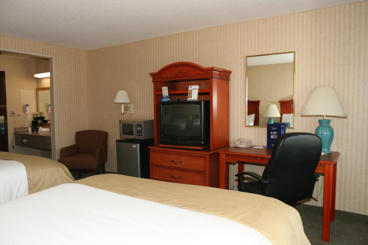 Queen Room with Two Queen Beds - Non-Smoking at Baymont by Wyndham Jackson