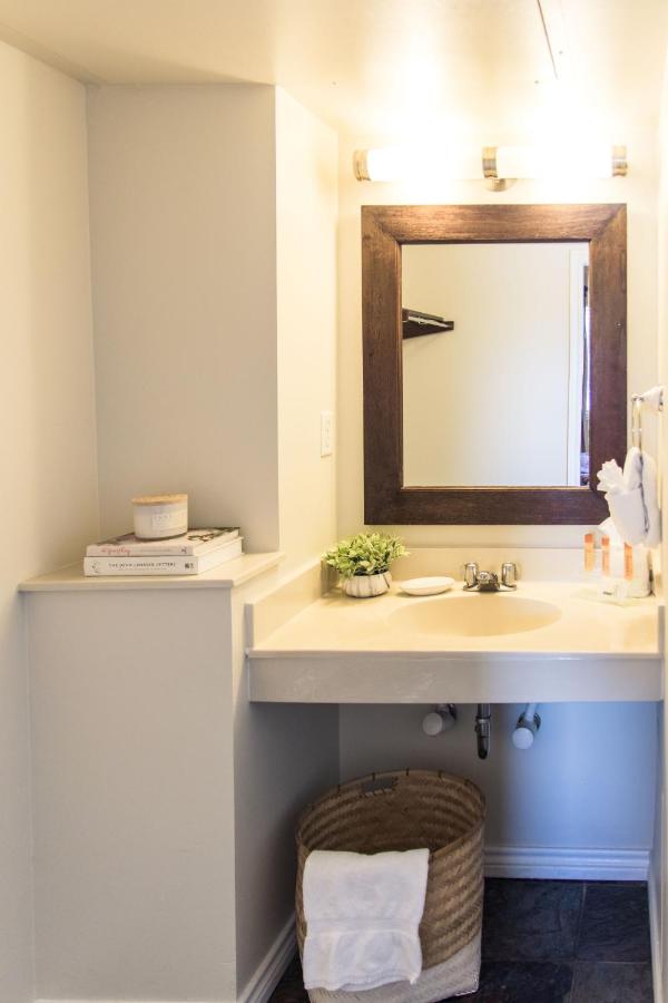 King Studio at Vineyard Court Designer Suites Hotel