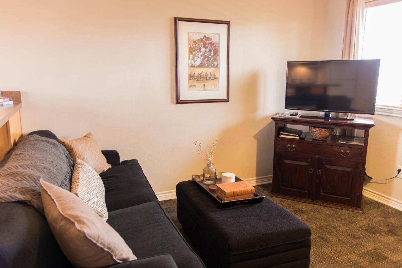Deluxe Family Suite at Vineyard Court Designer Suites Hotel