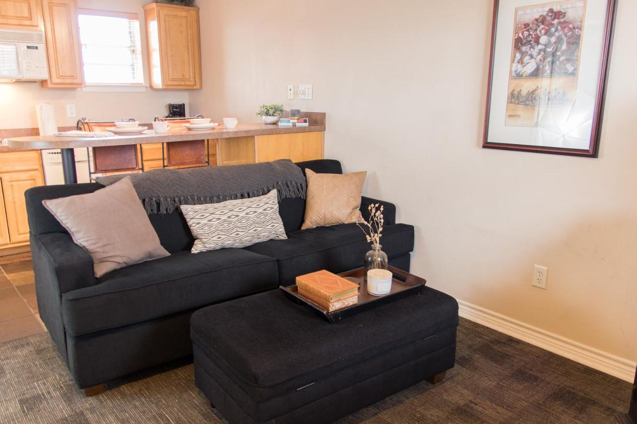 Deluxe Family Suite at Vineyard Court Designer Suites Hotel