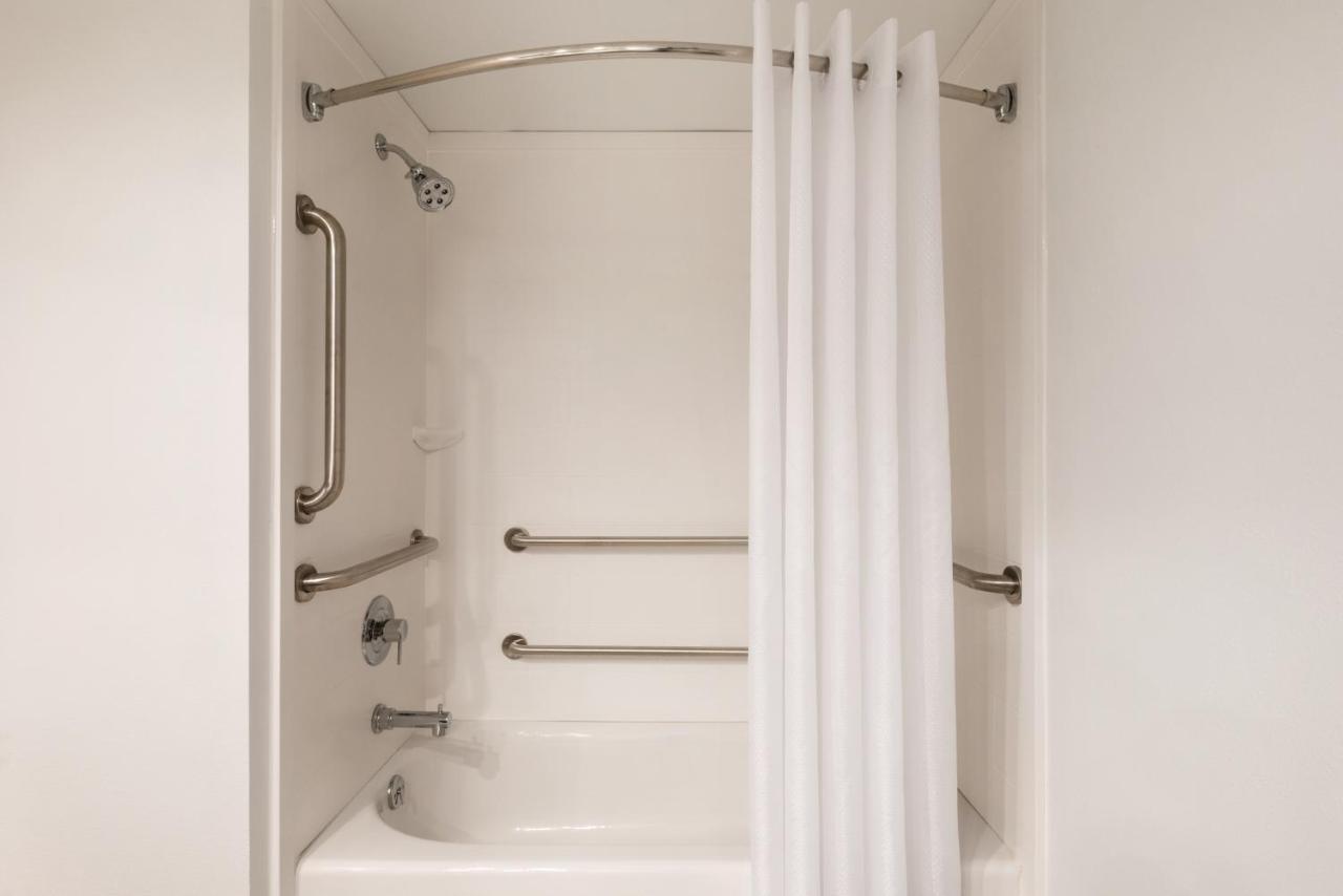 Queen Room - Disability Access/Non-Smoking at Country Inn & Suites by Radisson, La Crosse, WI
