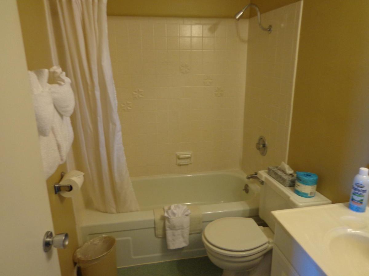 Two-Bedroom Suite with Two Queen Beds at Ocean Shores Inn & Suites