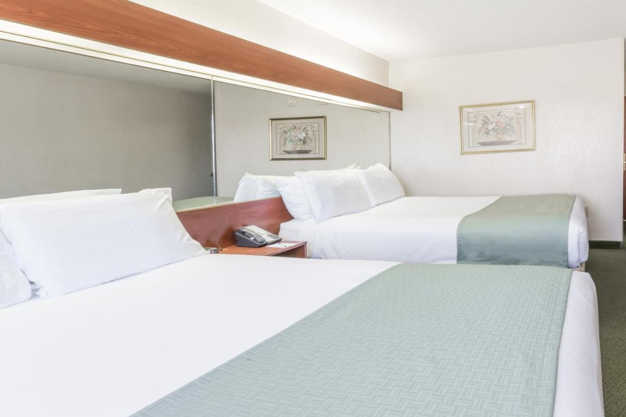 Queen Room - Disability Access at Microtel Inn & Suites by Wyndham Marianna