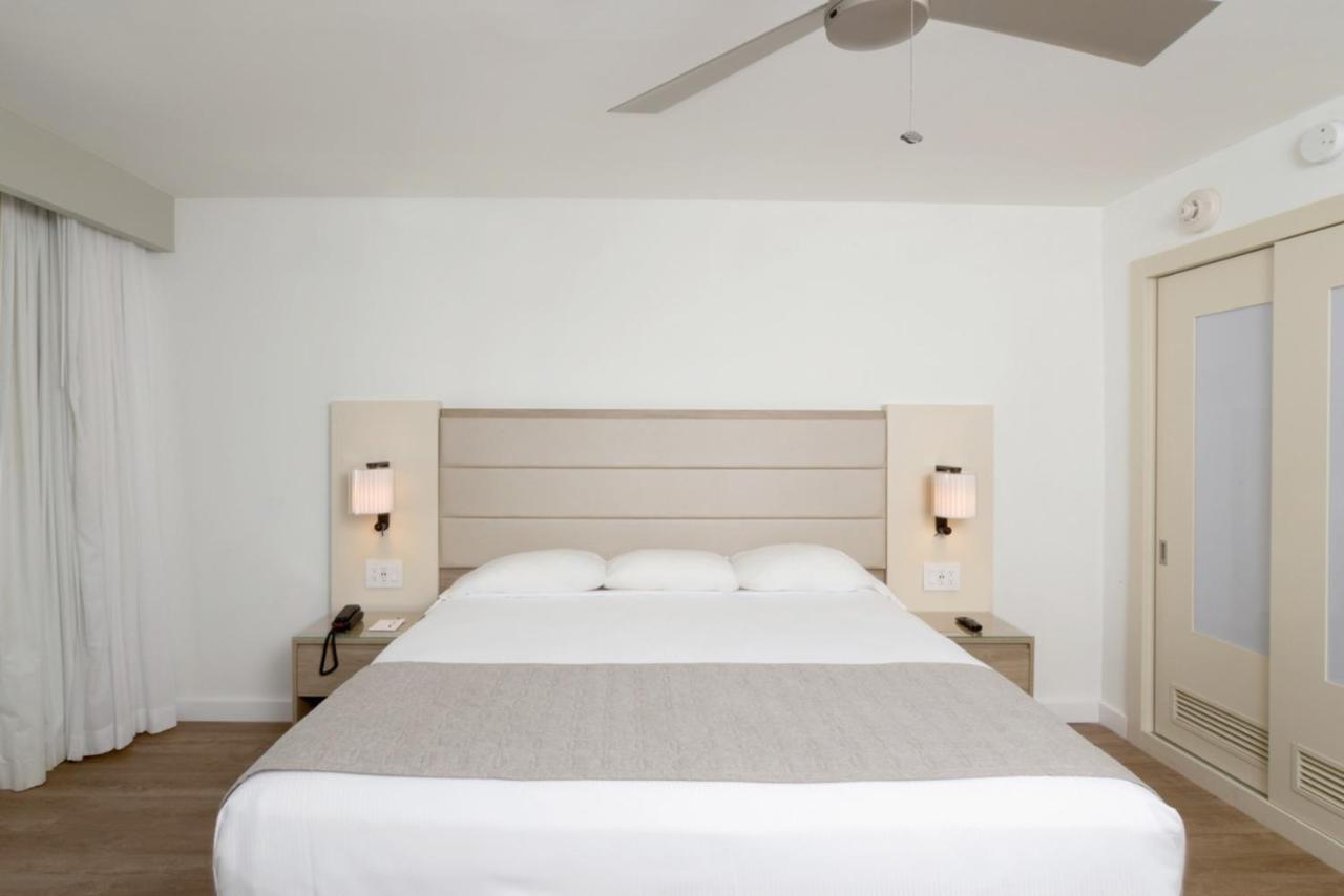 Deluxe Ocean View King Bed at Hotel Riu Plaza Miami Beach