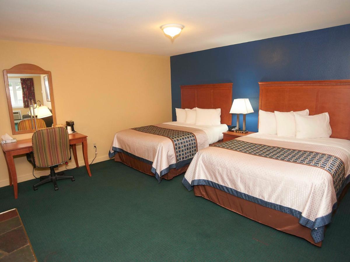 Two Queen Beds with Fire Place and Spa Bath at Swiss Chalets Village Inn