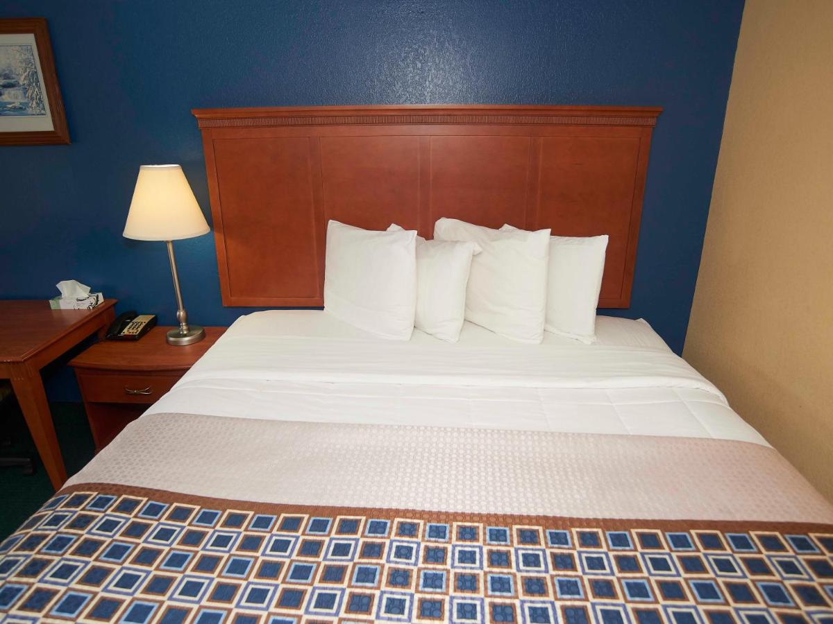 King Room with Sofa Bed at Swiss Chalets Village Inn