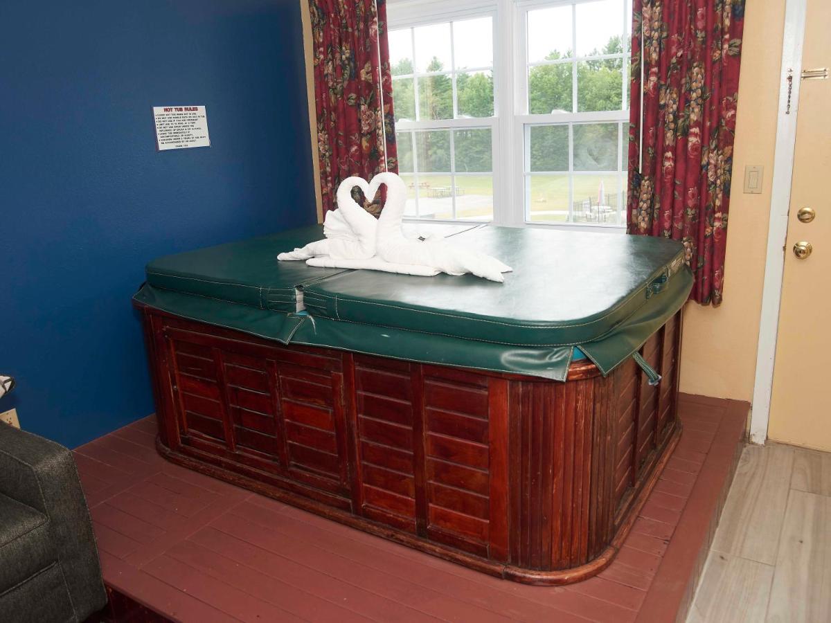 1 King Bed with Sofa Bed, Fireplace, and Hot-Tub at Swiss Chalets Village Inn