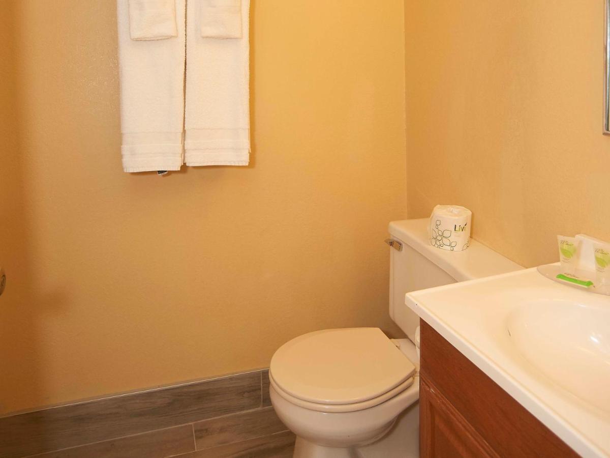 Double Room with Two Double Beds at Swiss Chalets Village Inn