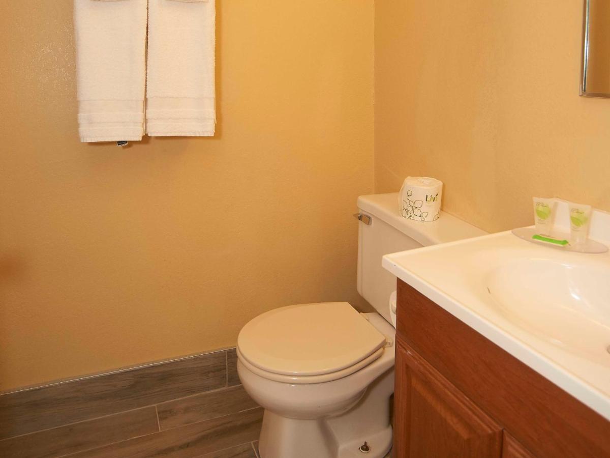Double Room with Two Double Beds at Swiss Chalets Village Inn