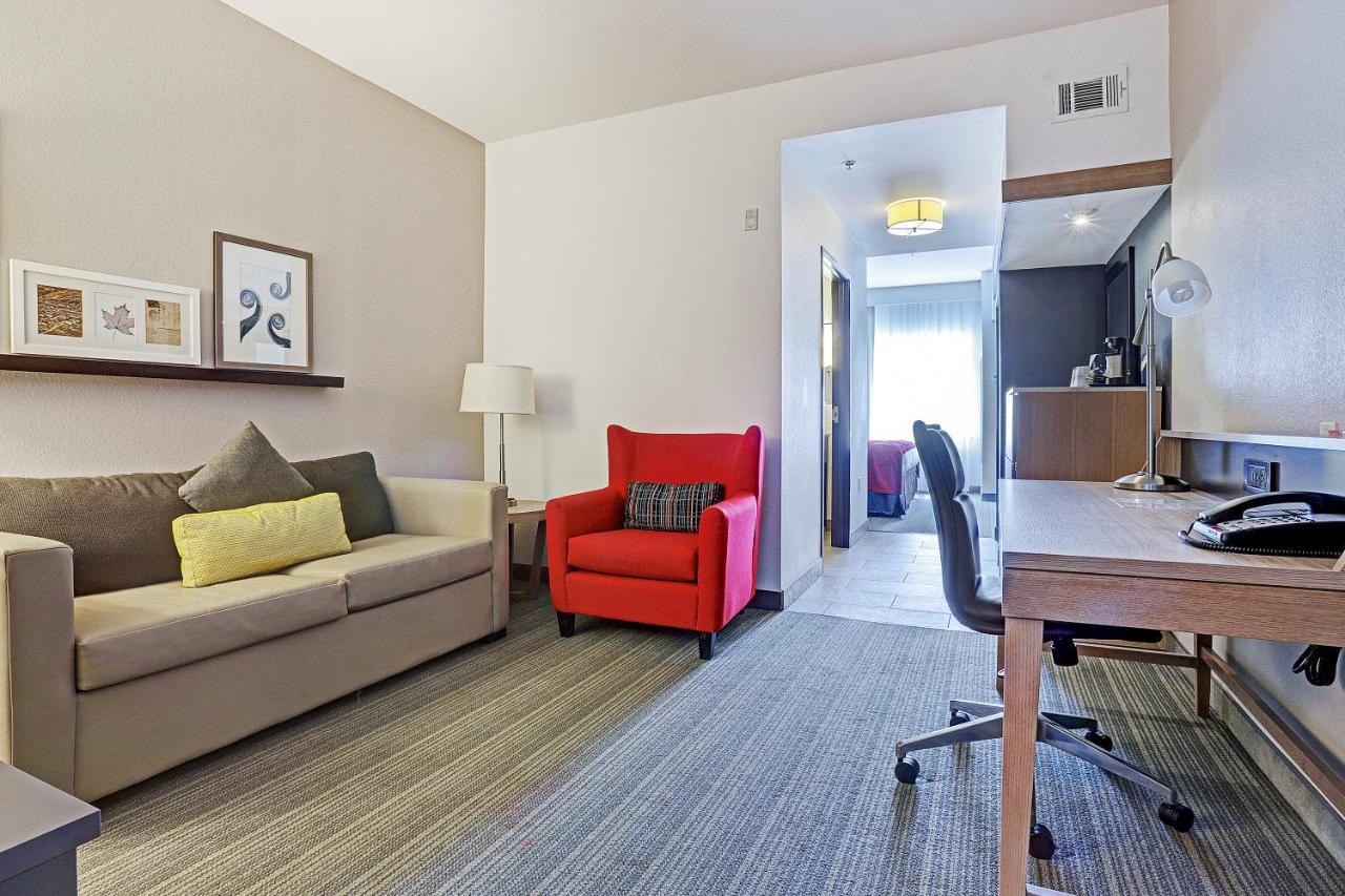 King Room with Bath Tub - Disability Access at Garner Hotel Houston Westheimer by IHG
