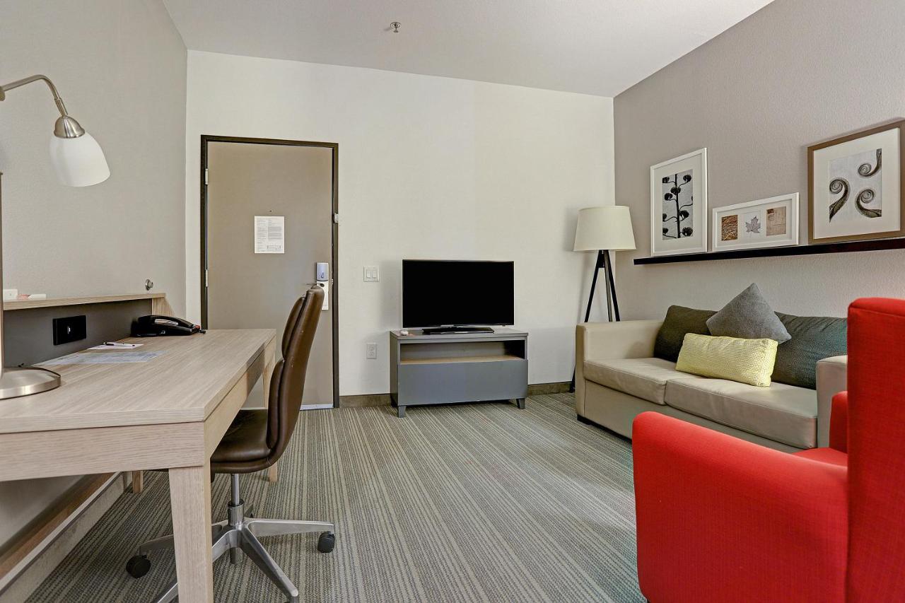 King Room with Bath Tub - Disability Access at Garner Hotel Houston Westheimer by IHG