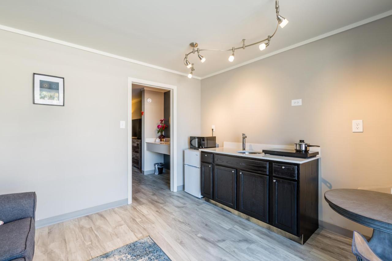  | Waikiki Village Retro Motel by Oceana Resorts