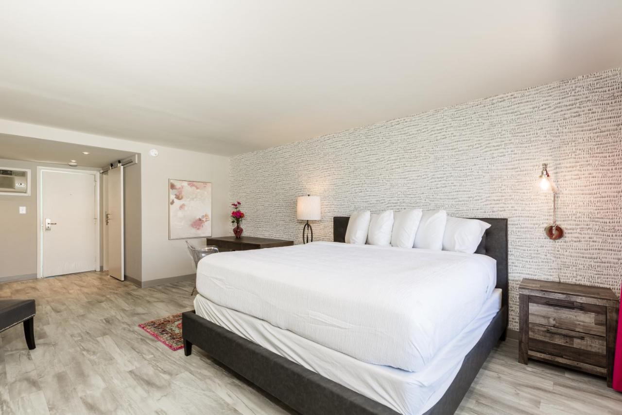 Pool View King Room at Waikiki Village Retro Motel by Oceana Resorts