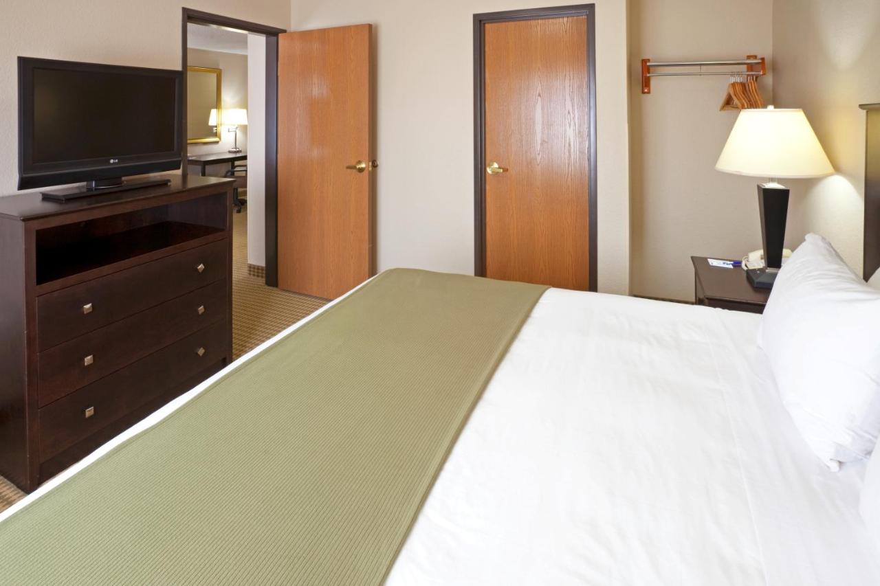  | Holiday Inn Express Hotel & Suites Fort Worth Southwest I-20