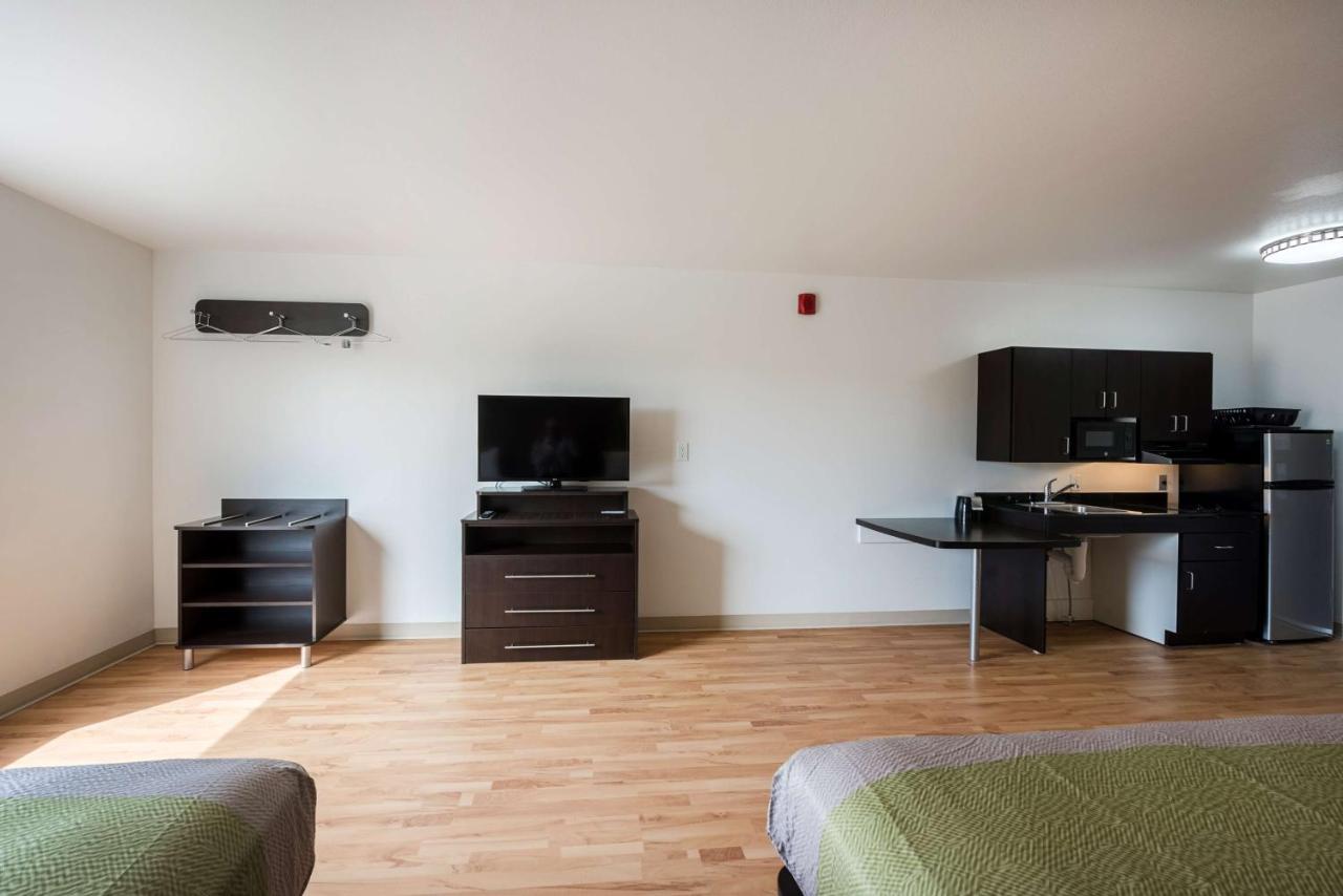 Deluxe Queen Suite - Non-Smoking at Studio 6 Mccarran, NV - Sparks - Tahoe - Reno Industrial Center