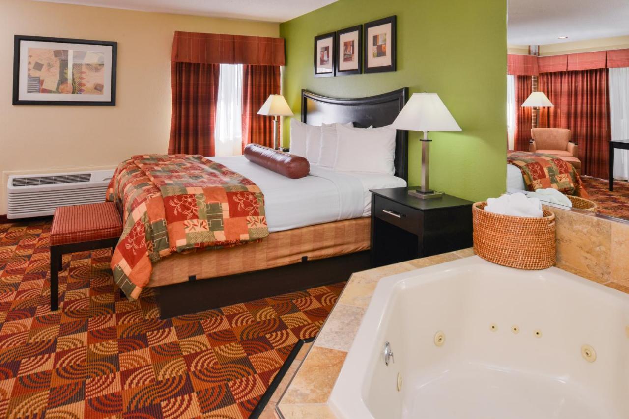 King Suite with Balcony - Non-Smoking at Best Western Canal Winchester Inn - Columbus South East