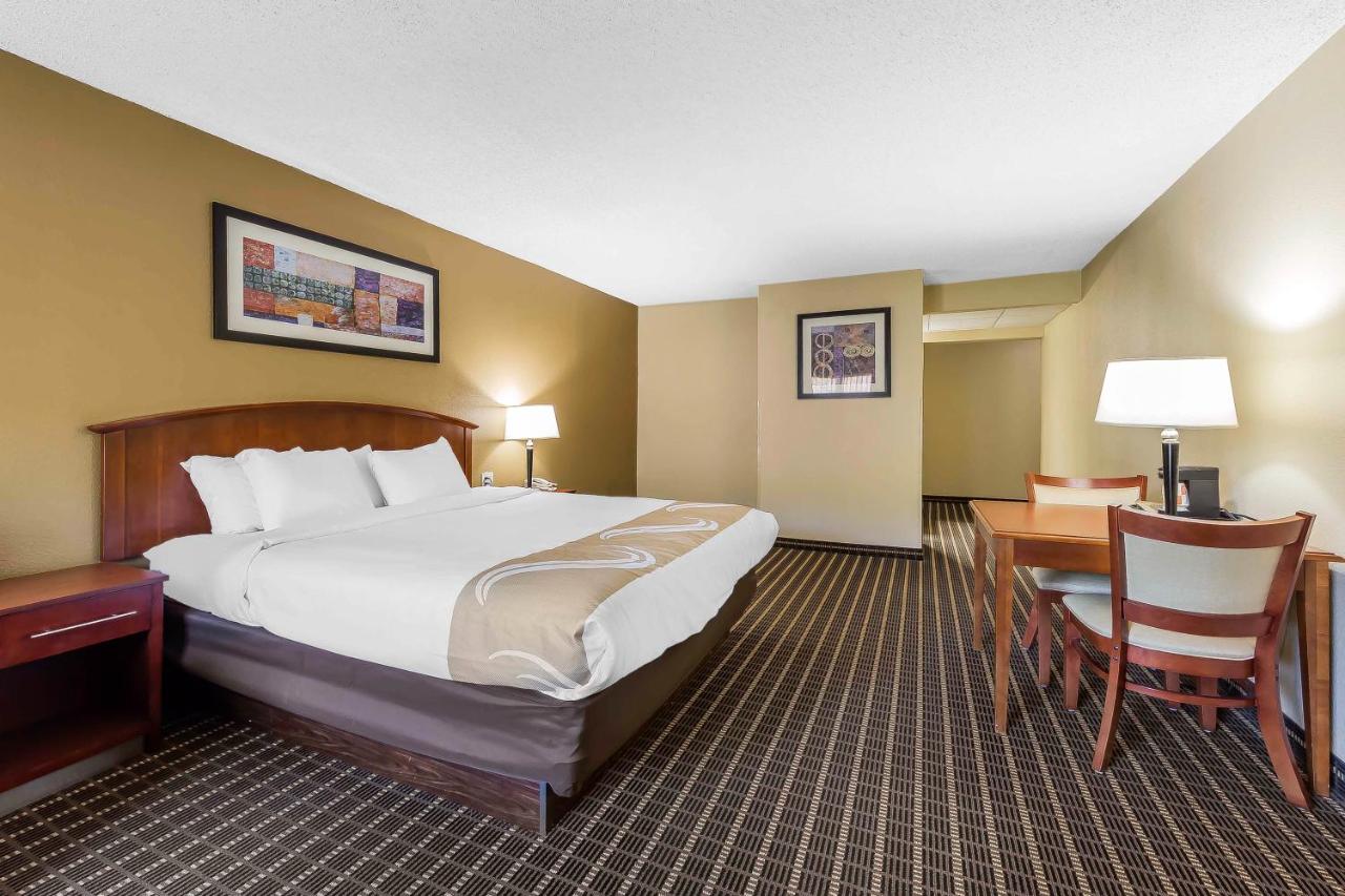 King Room - Non-Smoking at Quality Inn & Suites Sevierville - Pigeon Forge