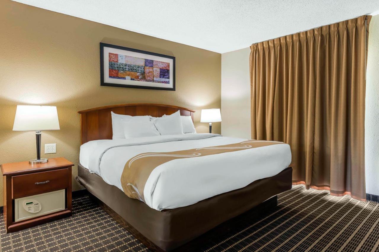 King Room - Non-Smoking at Quality Inn & Suites Sevierville - Pigeon Forge