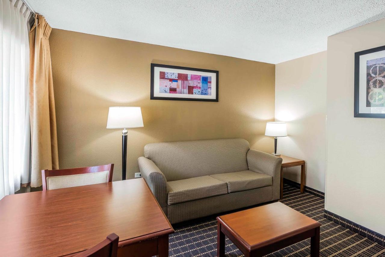 Suite with Pool View at Quality Inn & Suites Sevierville - Pigeon Forge