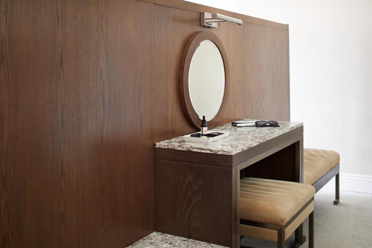 London Suite One Bedroom at Hotel 850 SVB, a Member of Design Hotels