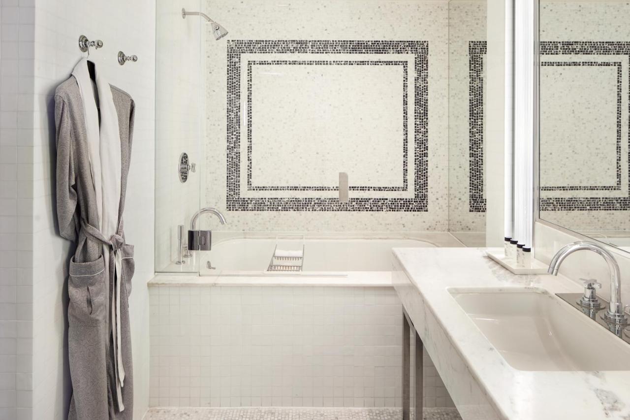 London Suite One Bedroom at Hotel 850 SVB, a Member of Design Hotels