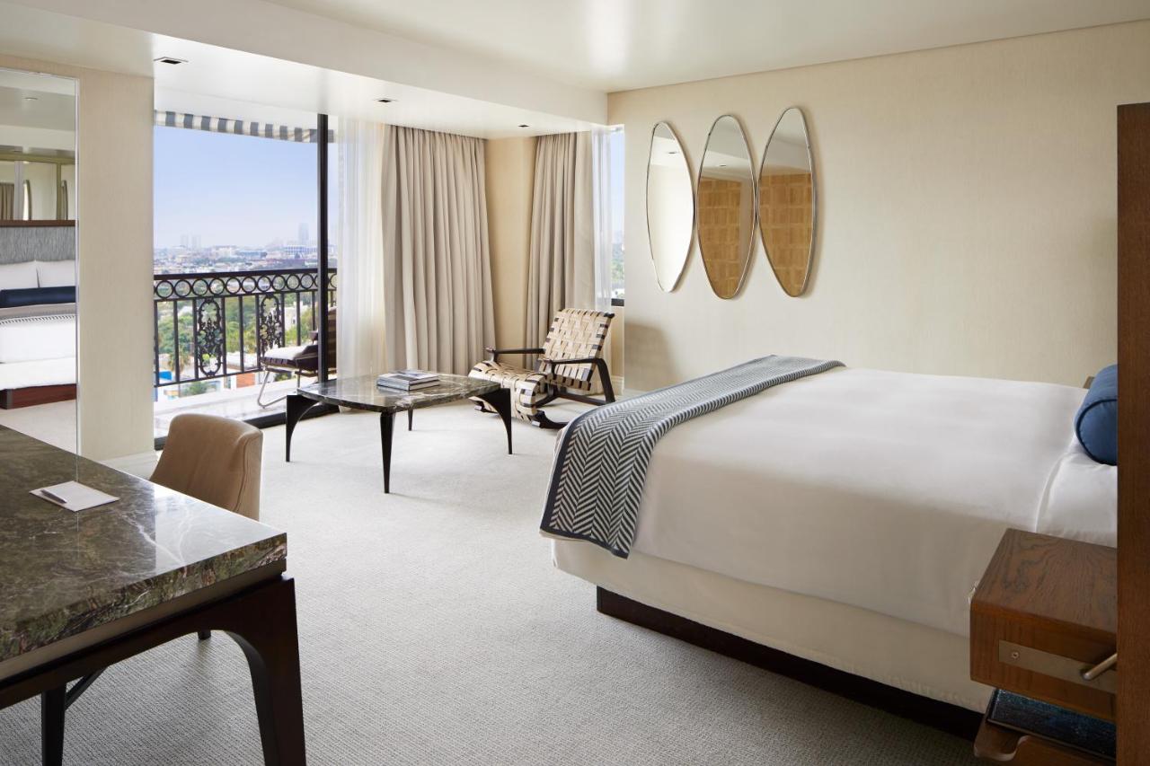 London Suite One Bedroom at Hotel 850 SVB, a Member of Design Hotels