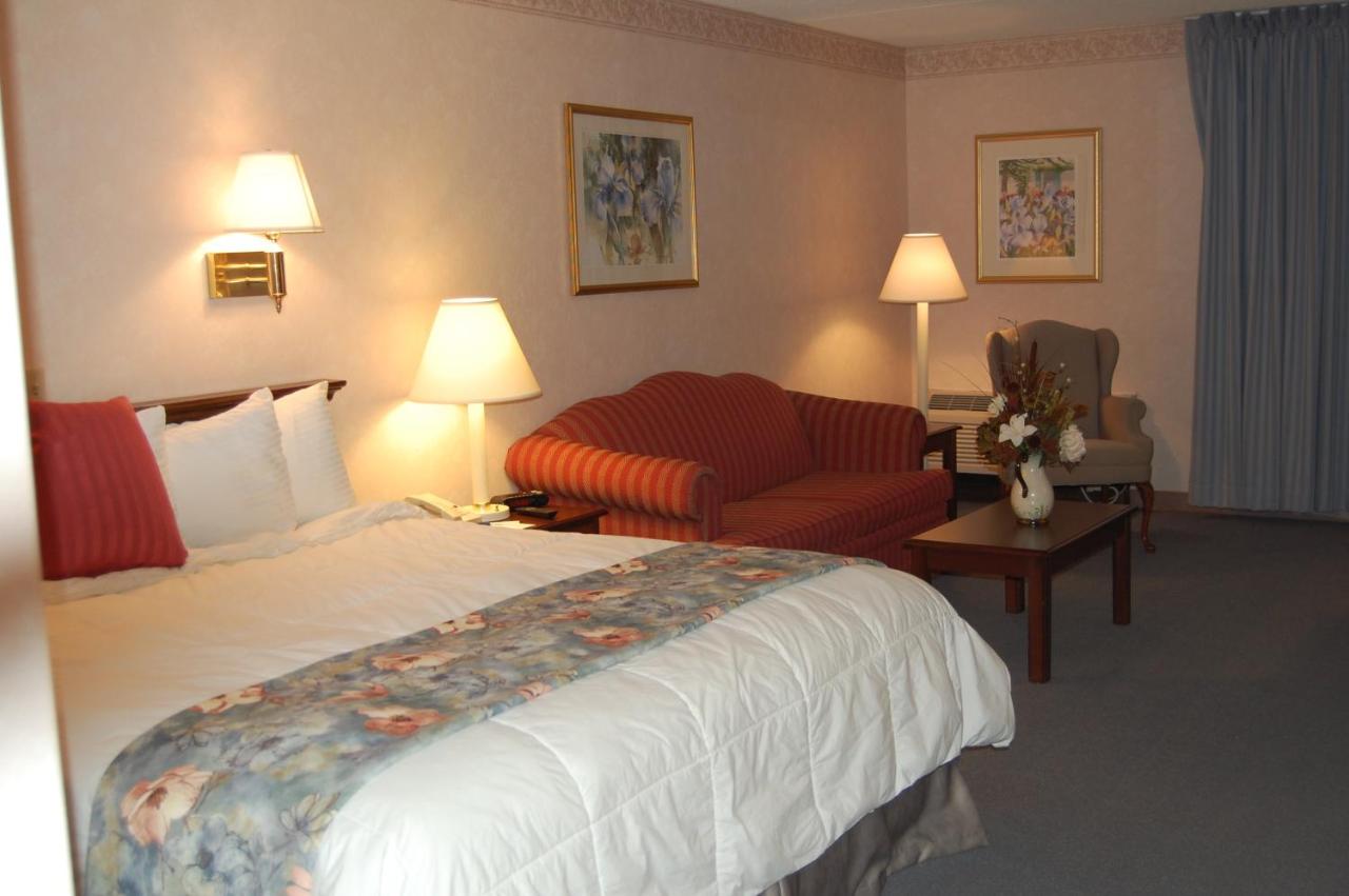 King Mini Suite with Sofa Bed - Non smoking at The Chelmsford Inn