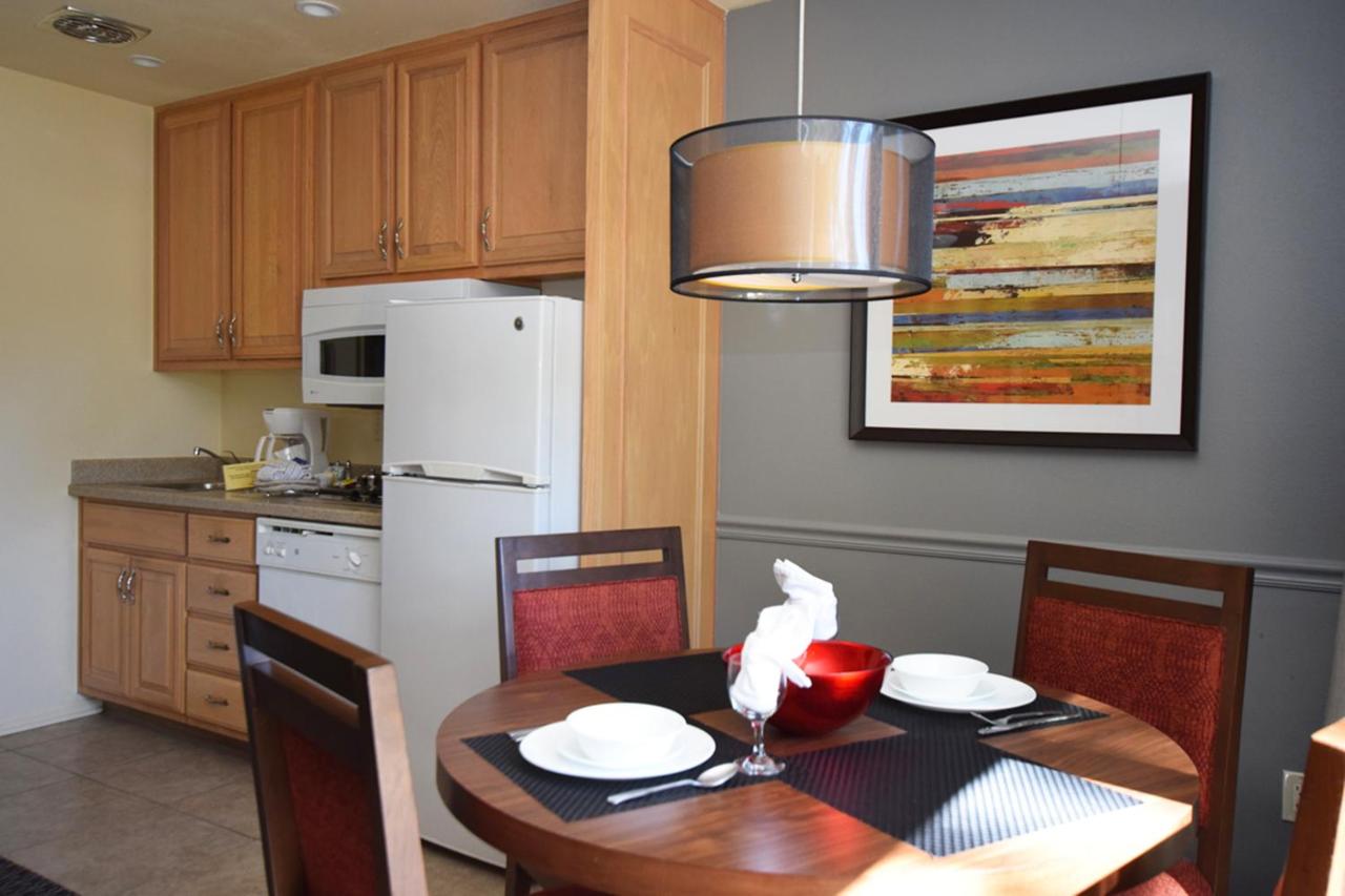 One-Bedroom Queen Suite with Sofa Bed at The Lodge at Kingsbury Crossing