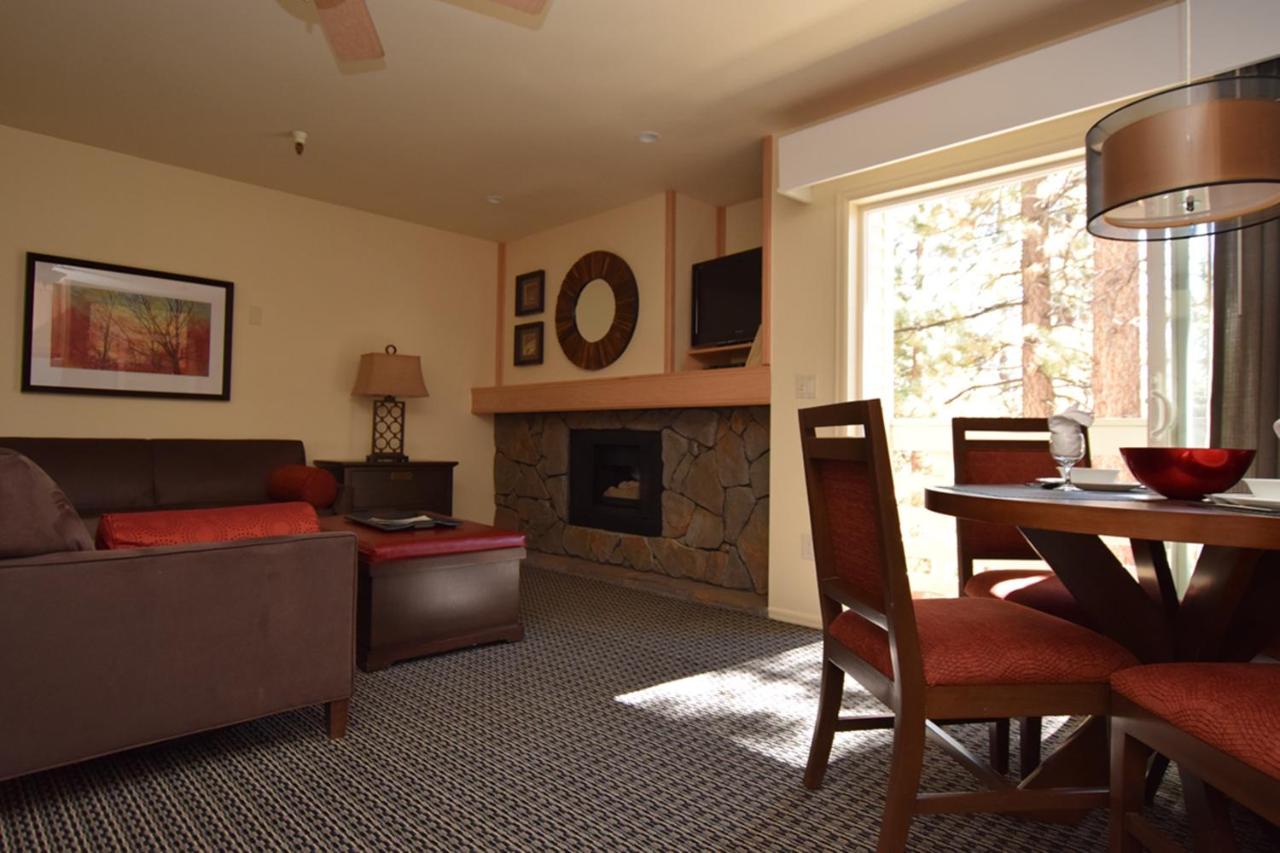 One-Bedroom Queen Suite with Sofa Bed at The Lodge at Kingsbury Crossing