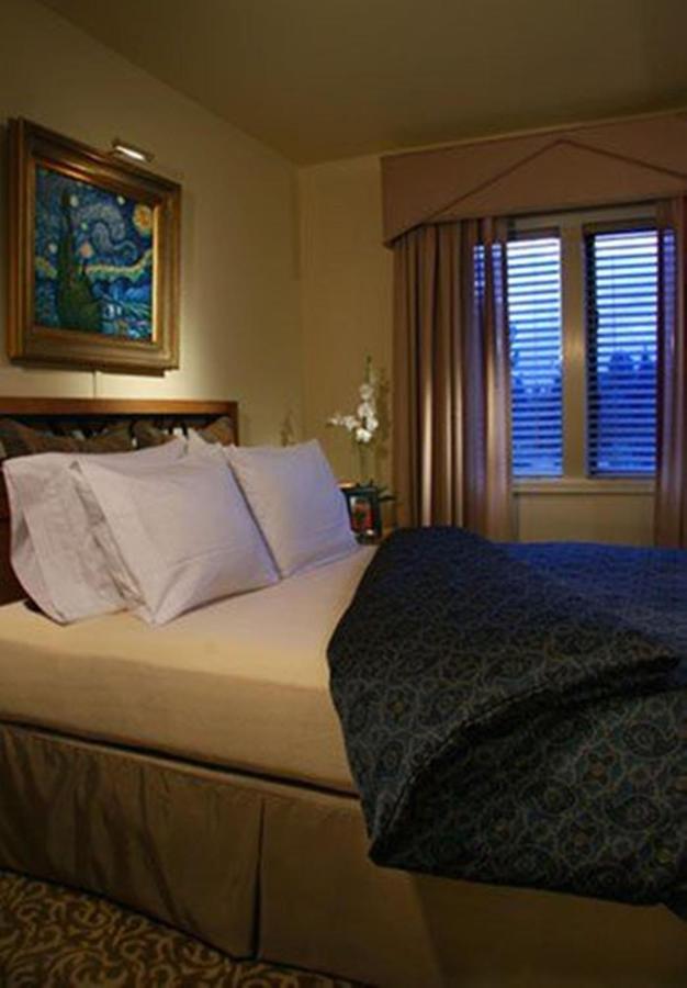 One-Bedroom Queen Suite with Sofa Bed at The Lodge at Kingsbury Crossing