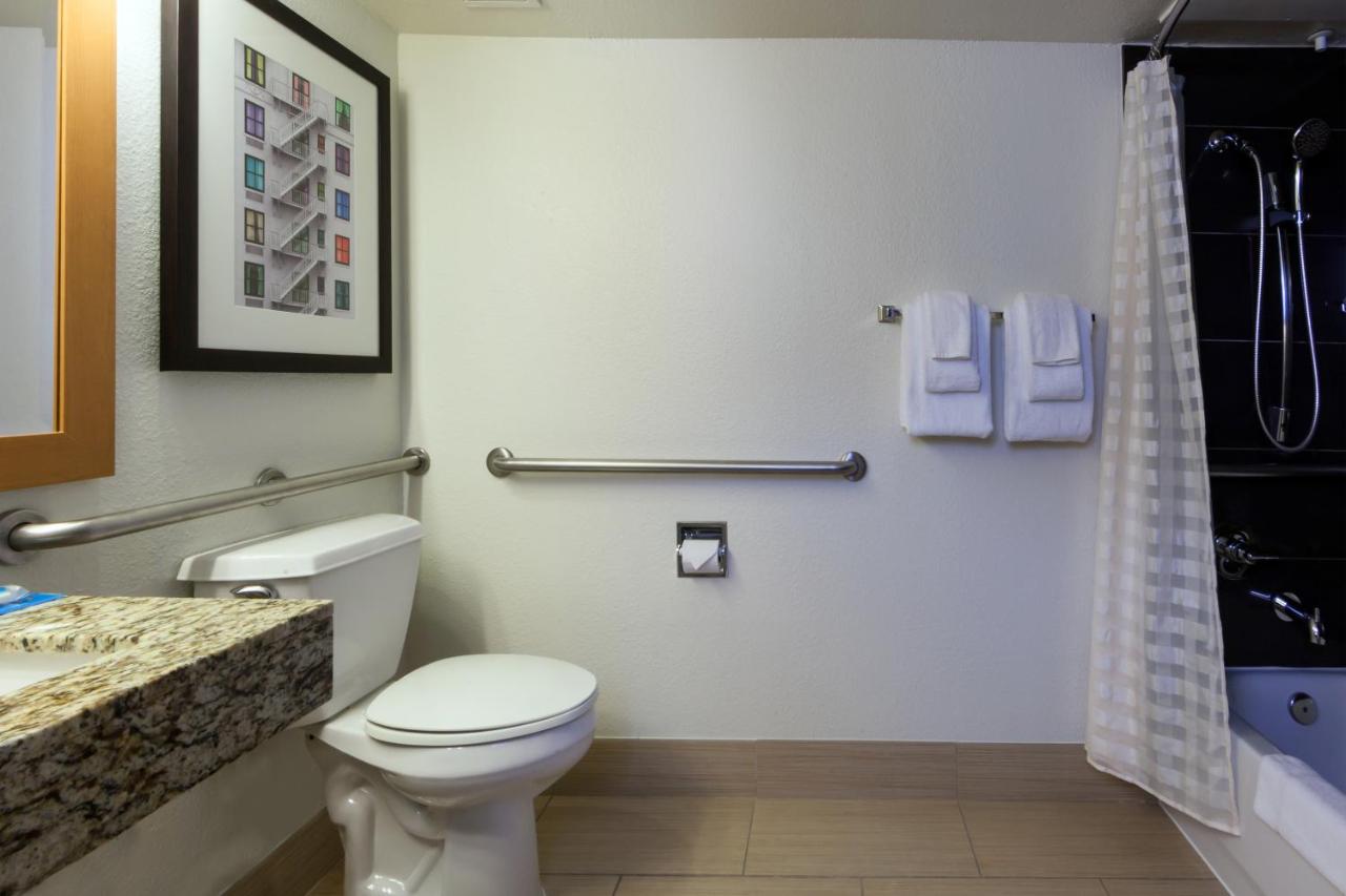 Ada Suite 2 Doubles Tub at HYATT house Houston/Galleria