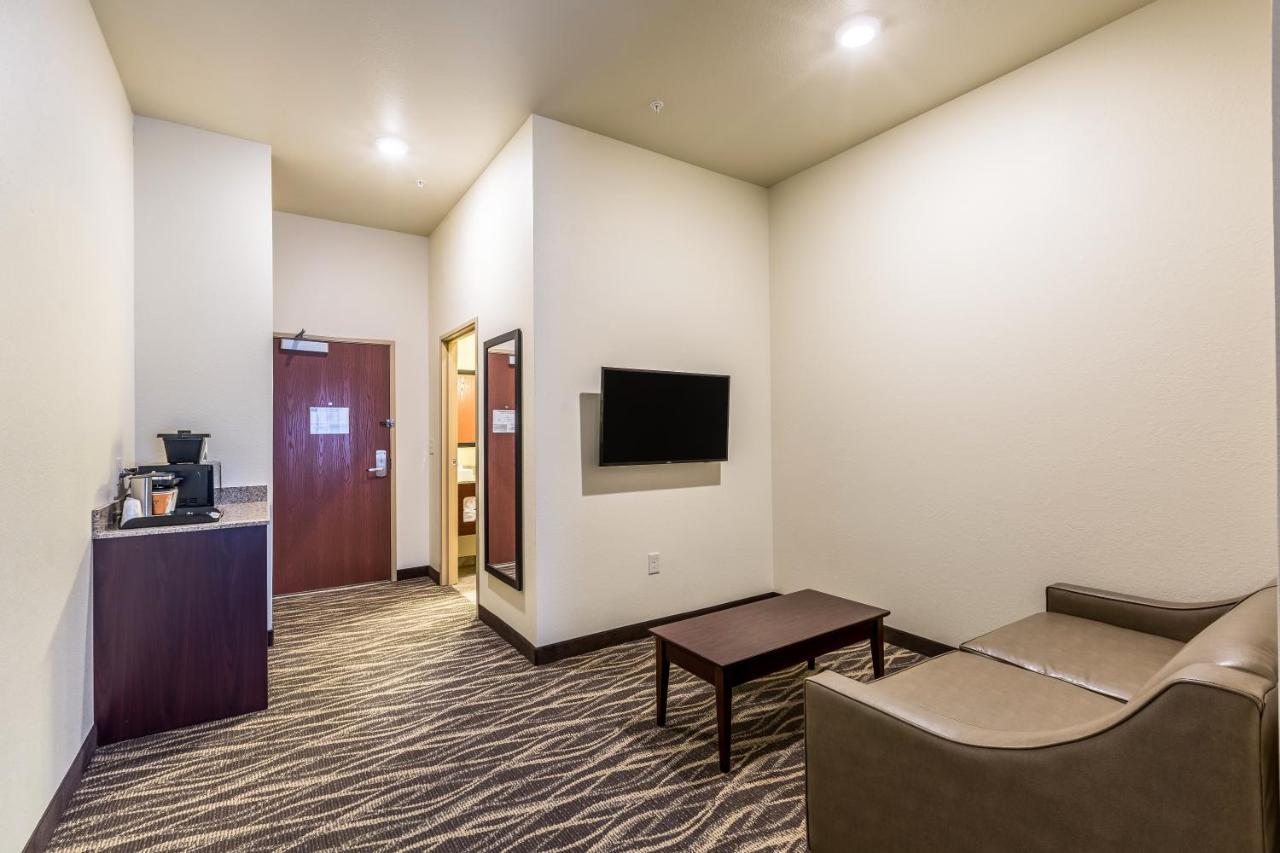 Studio at Cobblestone Hotel & Suites – Stevens Point